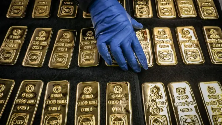الذهب يوصل تحطيم الاسعار القياسية