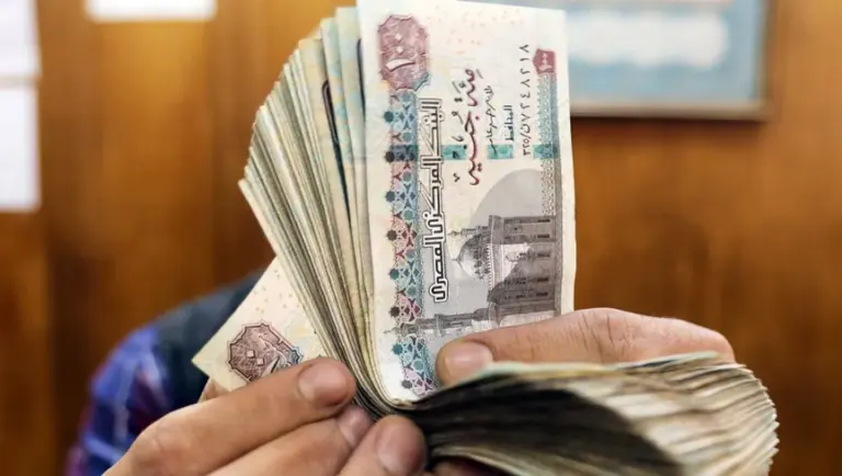 الحكومة رفع الحد الأدنى للأجور للعاملين